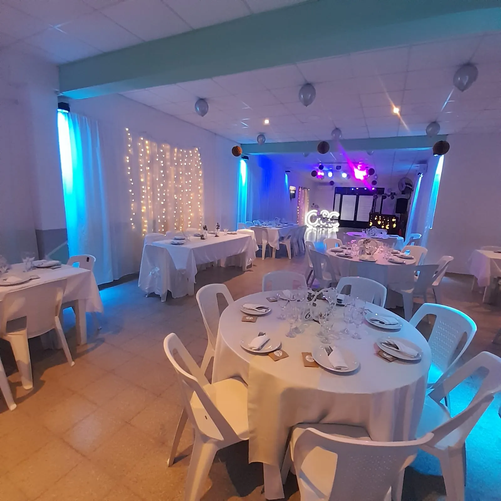 Salón principal de Utopía Multieventos preparado para una celebración